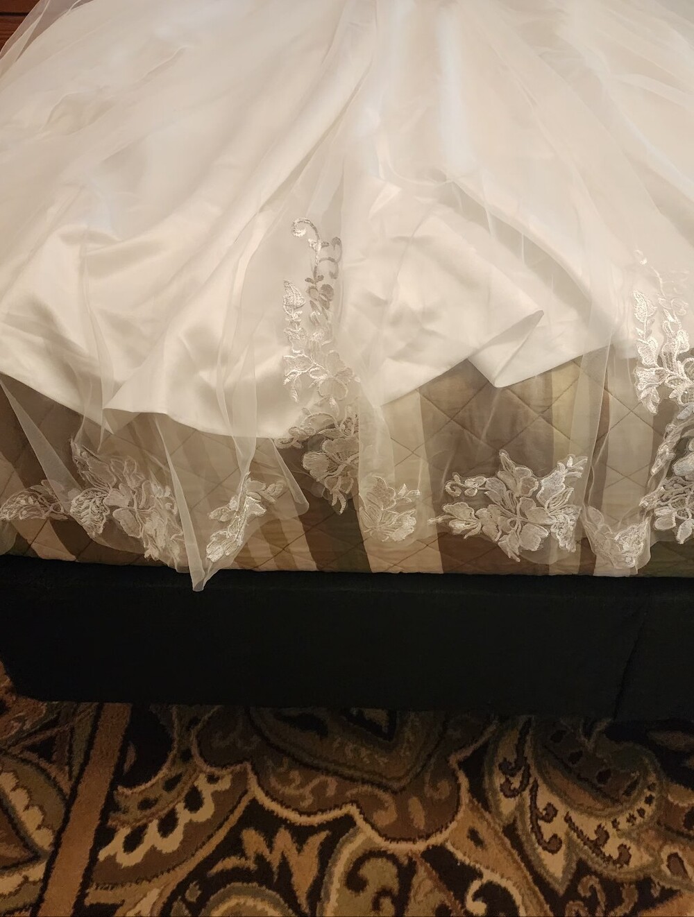 Women’s White Lace-Trim A-Line Skirt